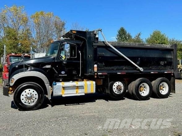 Mack GRANITE GU713 傾卸式卡車