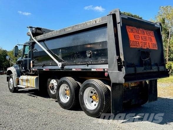 Mack GRANITE GU713 傾卸式卡車