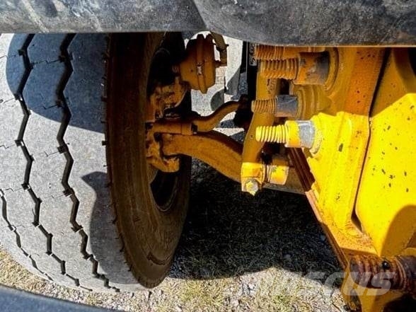Mack GRANITE GU713 傾卸式卡車