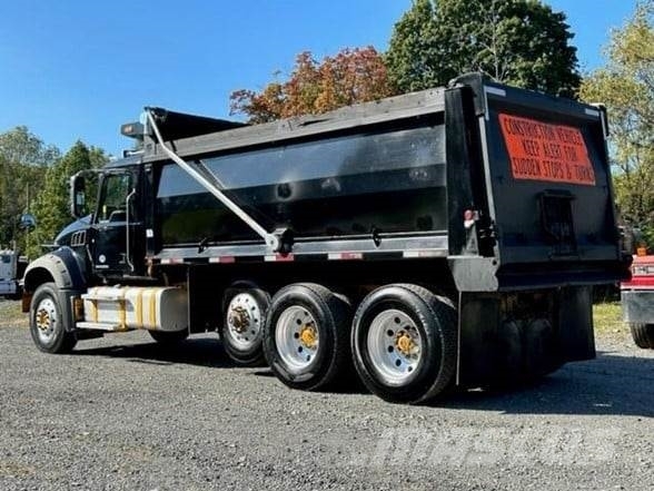 Mack GRANITE GU713 傾卸式卡車