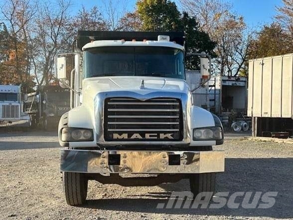 Mack GRANITE GU713 傾卸式卡車