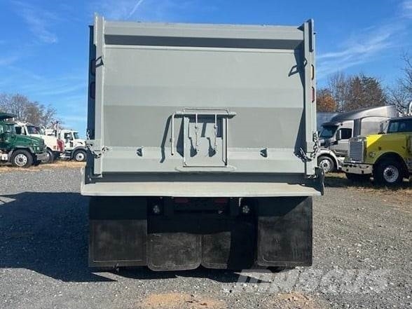 Mack GRANITE GU713 Tipper trucks