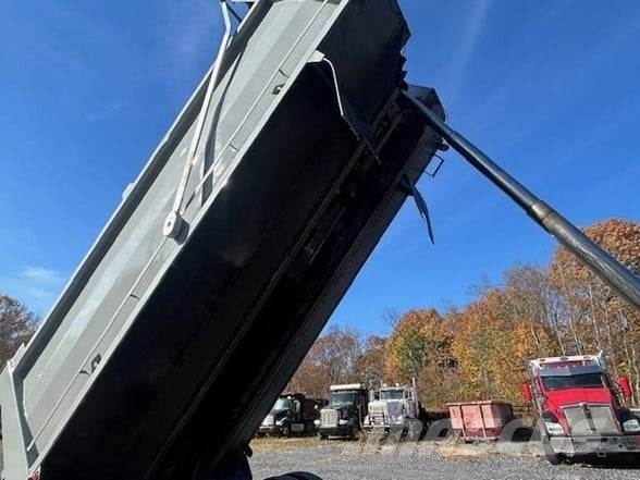 Mack GRANITE GU713 Tipper trucks
