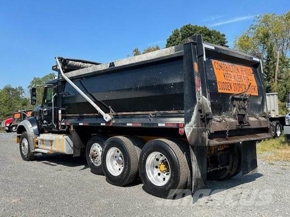 Mack GRANITE GU713 Tipper trucks