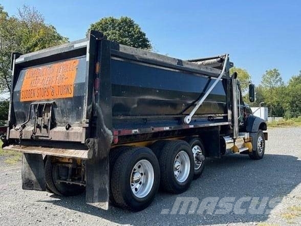 Mack GRANITE GU713 Tipper trucks