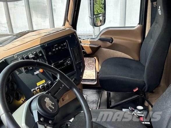 Mack GRANITE GU713 傾卸式卡車