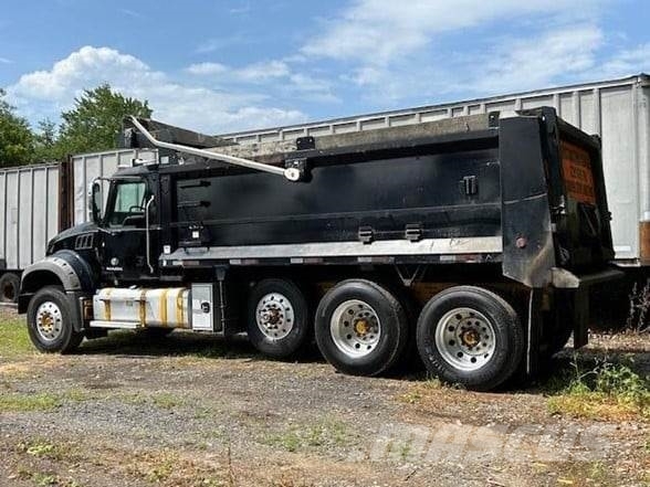 Mack GRANITE GU713 傾卸式卡車