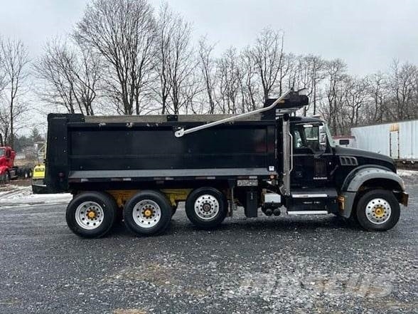 Mack GRANITE GU713 傾卸式卡車