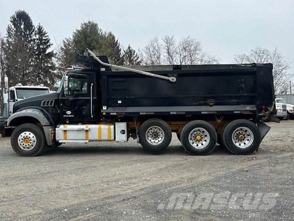 Mack GRANITE GU713 傾卸式卡車