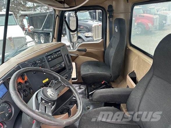 Mack GRANITE GU713 傾卸式卡車
