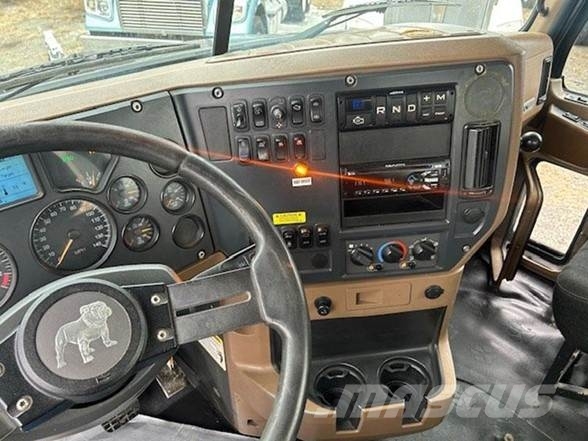 Mack GRANITE GU713 傾卸式卡車