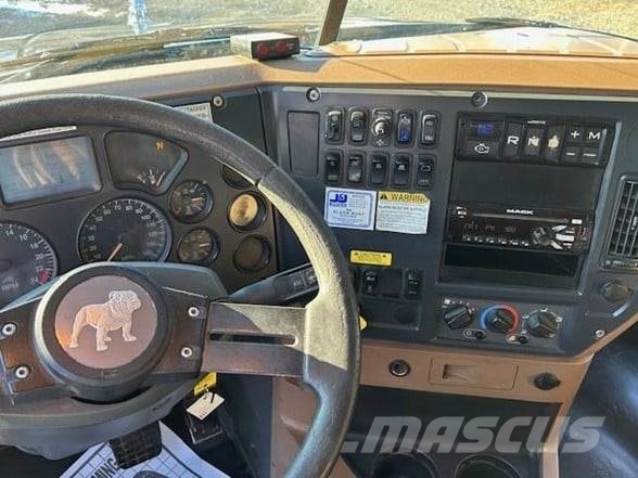 Mack GRANITE GU713 傾卸式卡車