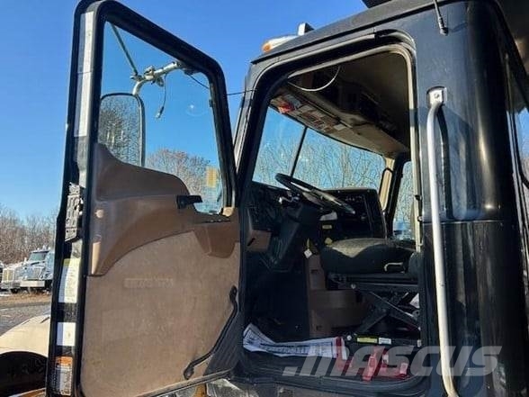 Mack GRANITE GU713 傾卸式卡車