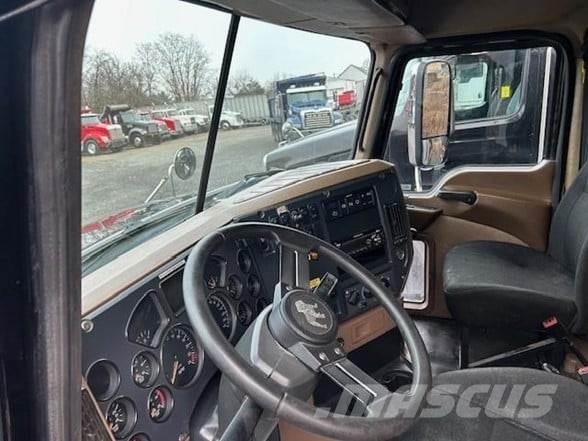 Mack GRANITE GU713 傾卸式卡車