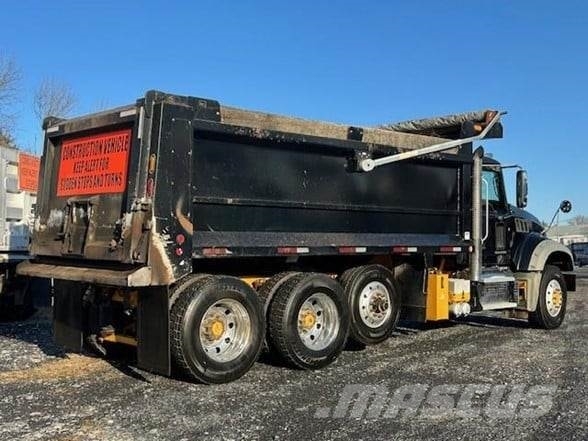 Mack GRANITE GU713 傾卸式卡車