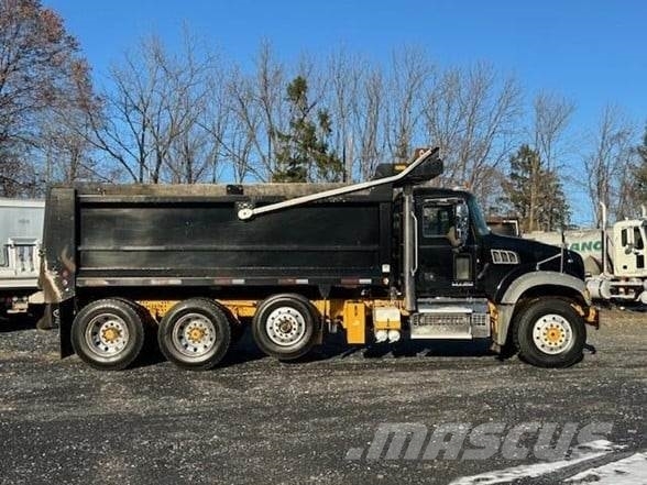 Mack GRANITE GU713 傾卸式卡車