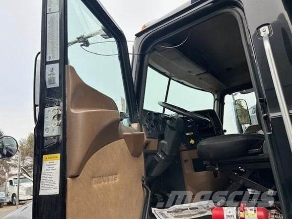 Mack GRANITE GU713 傾卸式卡車