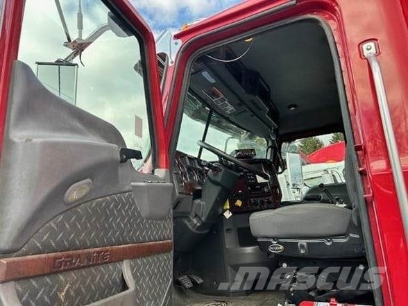 Mack GRANITE GU813 傾卸式卡車