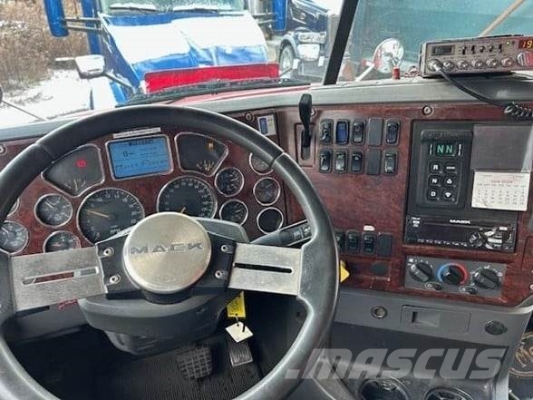 Mack GRANITE GU813 傾卸式卡車