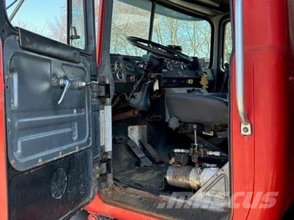 Mack RD688S Billenő teherautók