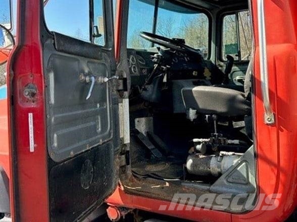 Mack RD688S Billenő teherautók