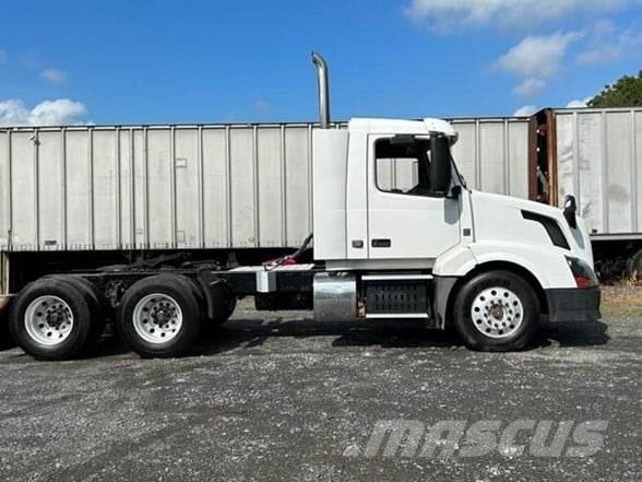 Volvo VNL64T300 Tegljači