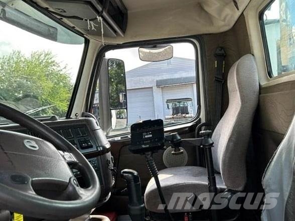 Volvo VNL64T300 Tegljači