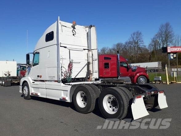 Volvo VNL64T670 Tegljači