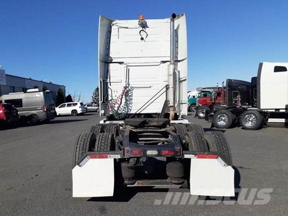 Volvo VNL64T670 Tegljači
