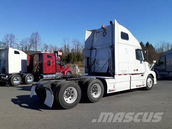 Volvo VNL64T670 Tegljači