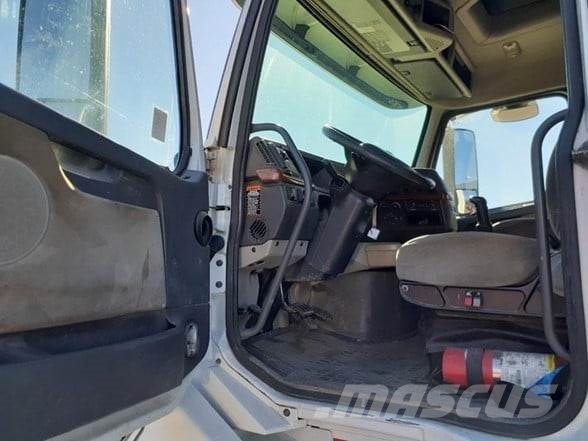 Volvo VNL64T670 Tegljači