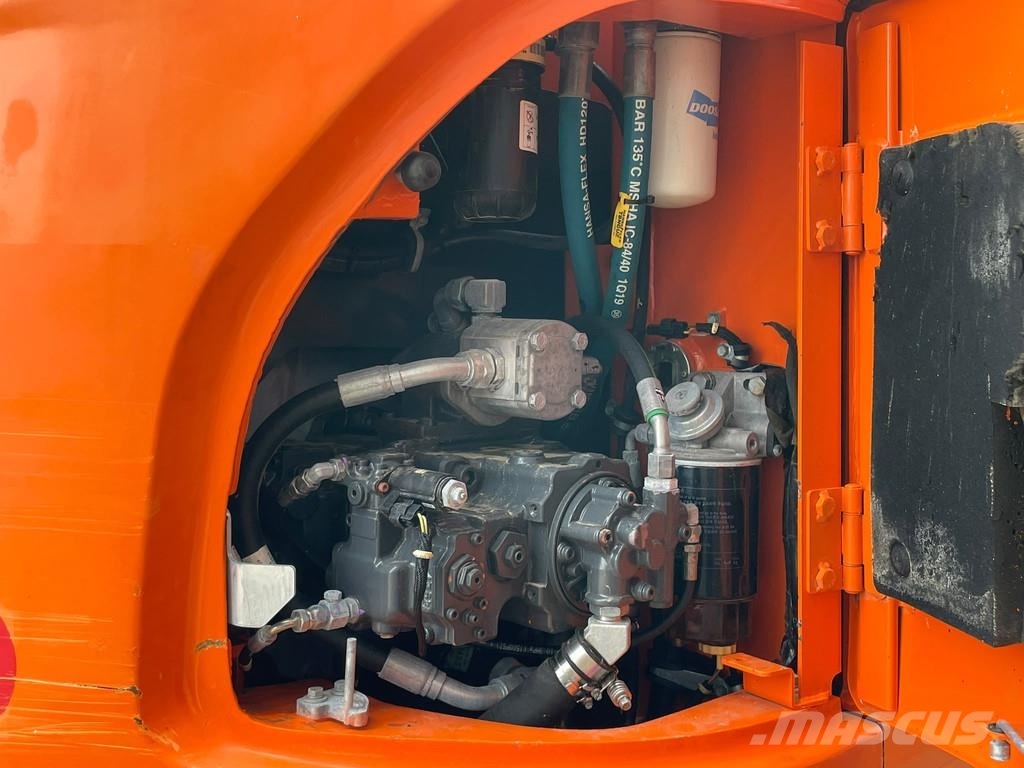 Doosan DX140LCR-3 Escavatori cingolati