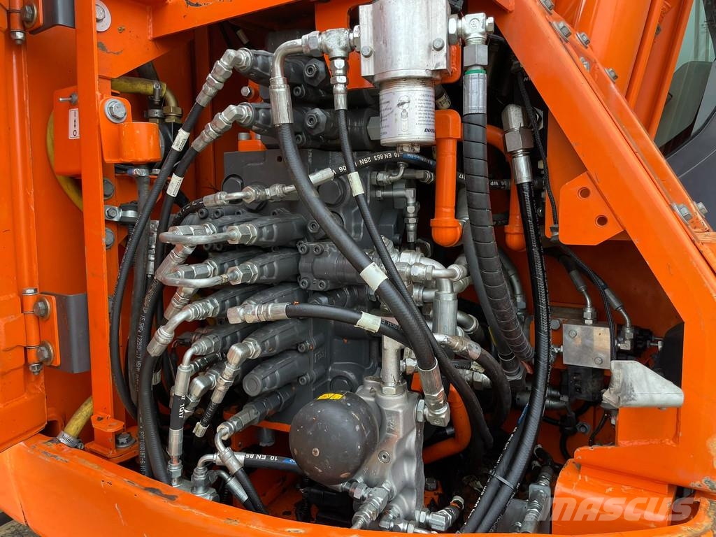 Doosan DX140LCR-3 Escavatori cingolati