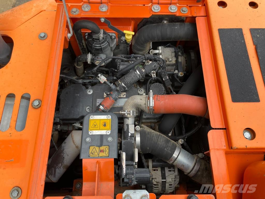 Doosan DX140LCR-3 Escavatori cingolati