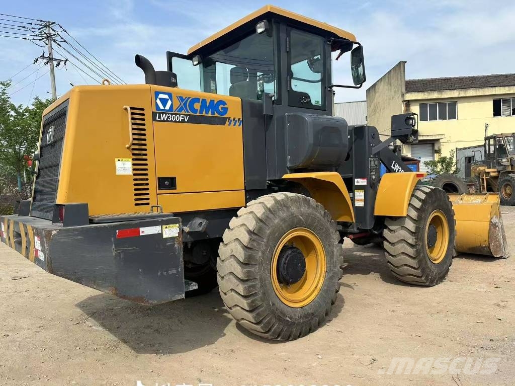 XCMG LW 300 F Колесни товарачи