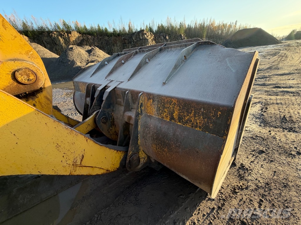 Komatsu WA 470-5H لوادر بعجل