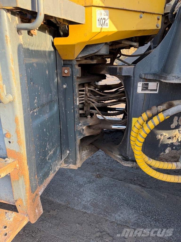 Komatsu WA 470-5H لوادر بعجل
