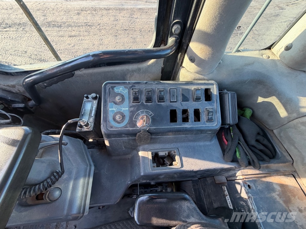 Komatsu WA 470-5H لوادر بعجل