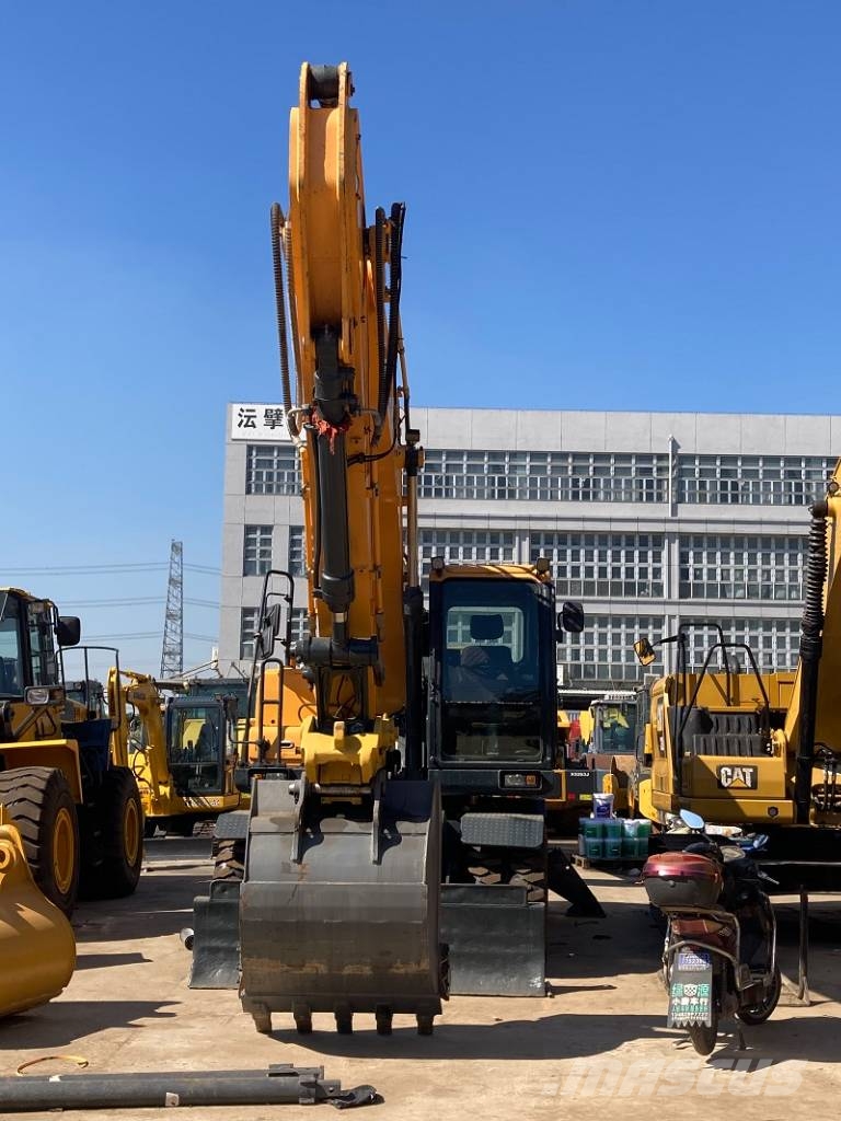 Hyundai 210W-9 Wheeled excavators