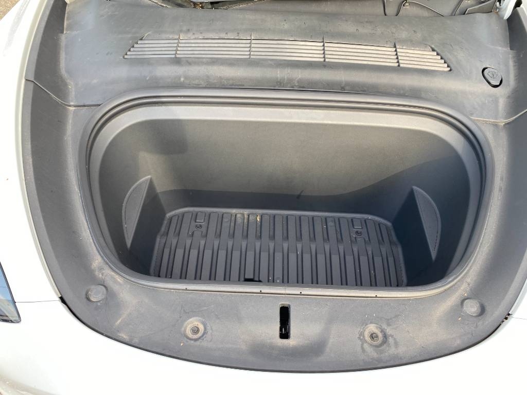 Tesla MODEL Y Basis/Rwd 1er Main Carte Grise Française Автомобілі