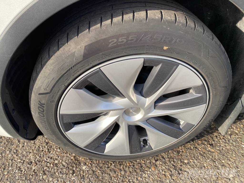 Tesla MODEL Y Basis/Rwd 1er Main Carte Grise Française Автомобілі