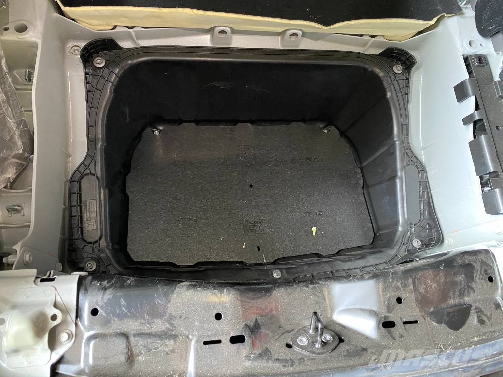 Tesla MODEL Y Basis/Rwd 1er Main Carte Grise Française Автомобілі