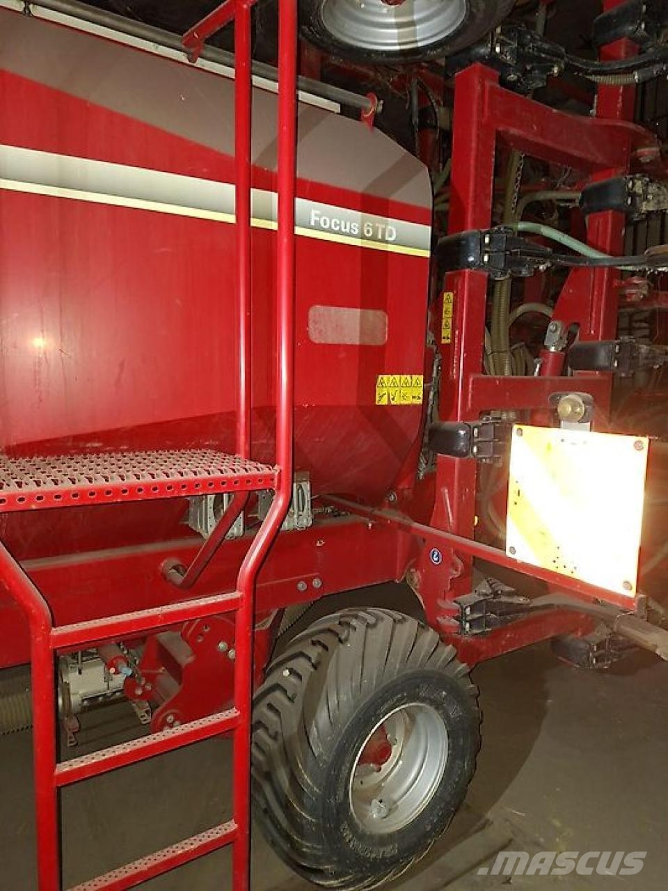 Horsch Focus 6 TD mit Maistro und  Rapsschiene Präzisionssaatmaschinen