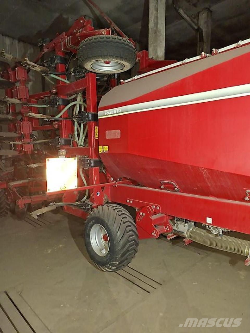 Horsch Focus 6 TD mit Maistro und  Rapsschiene Präzisionssaatmaschinen