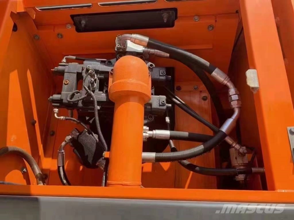 Doosan DX 500 LCA Pásové rýpadlá