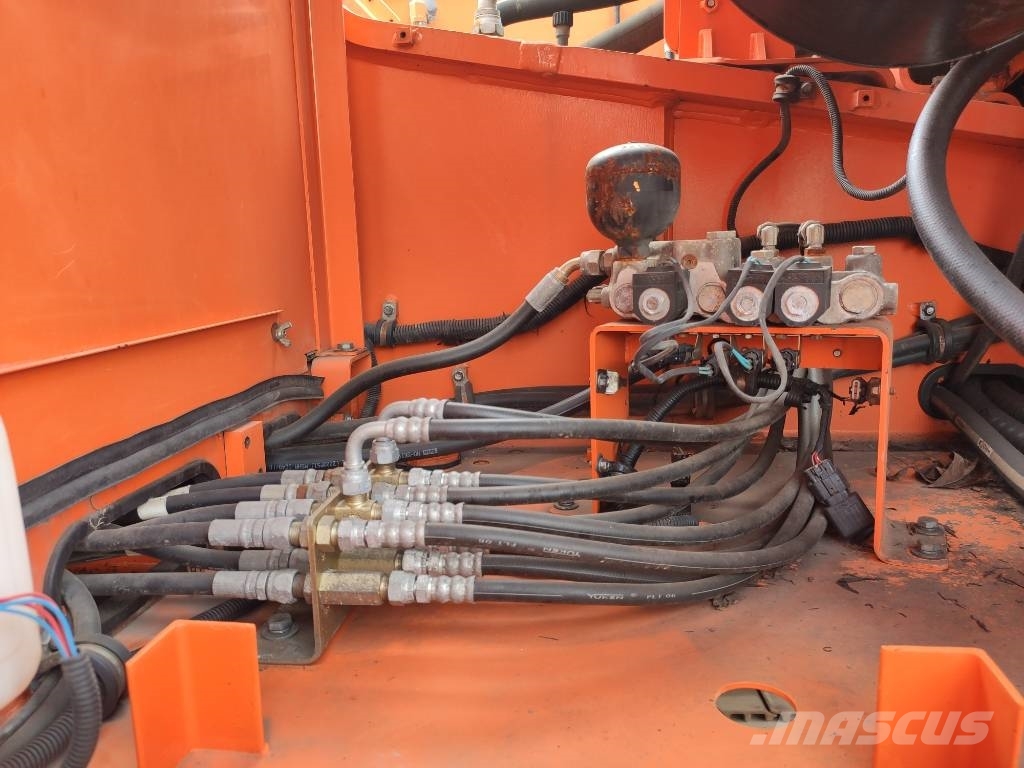 Doosan DX 500 LCA Pásové rýpadlá