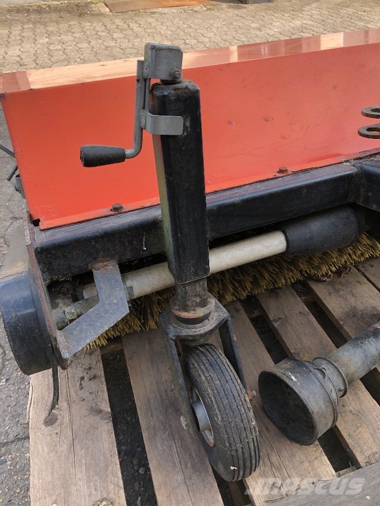 Kubota Kehrmaschine Τρακτέρ μικρών διαστάσεων