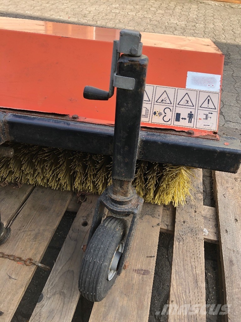 Kubota Kehrmaschine Τρακτέρ μικρών διαστάσεων
