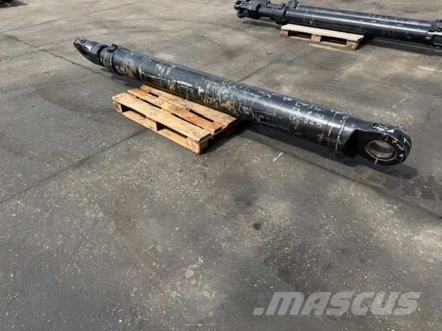 CAT LARGE HYDRAULIC CYLINDER WEIGHT 480 KG Hydraulics