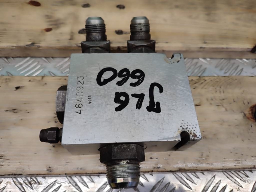 JLG Flow divider valve 4640923 JLG 660 Υδραυλικά